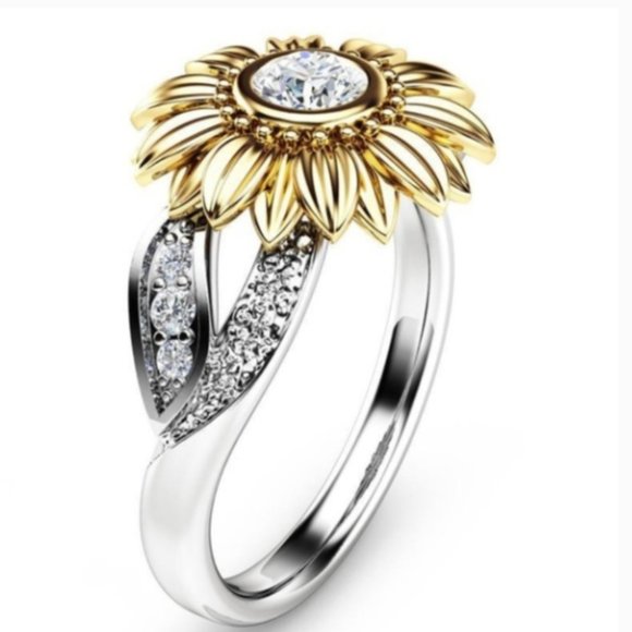 Jewelry - 18K SUNFLOWER DIAMOND STATEMENT RING